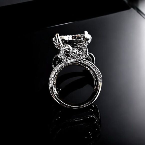 NIB Alloy White Gold Cubic Zirconia Heart Diamond Sterling Silver Ring - Size 8. - Picture 2 of 7